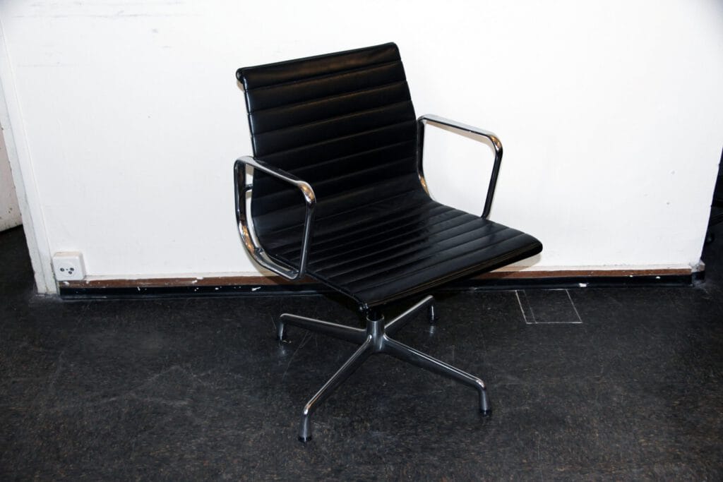 Aluminium Chair EA 108