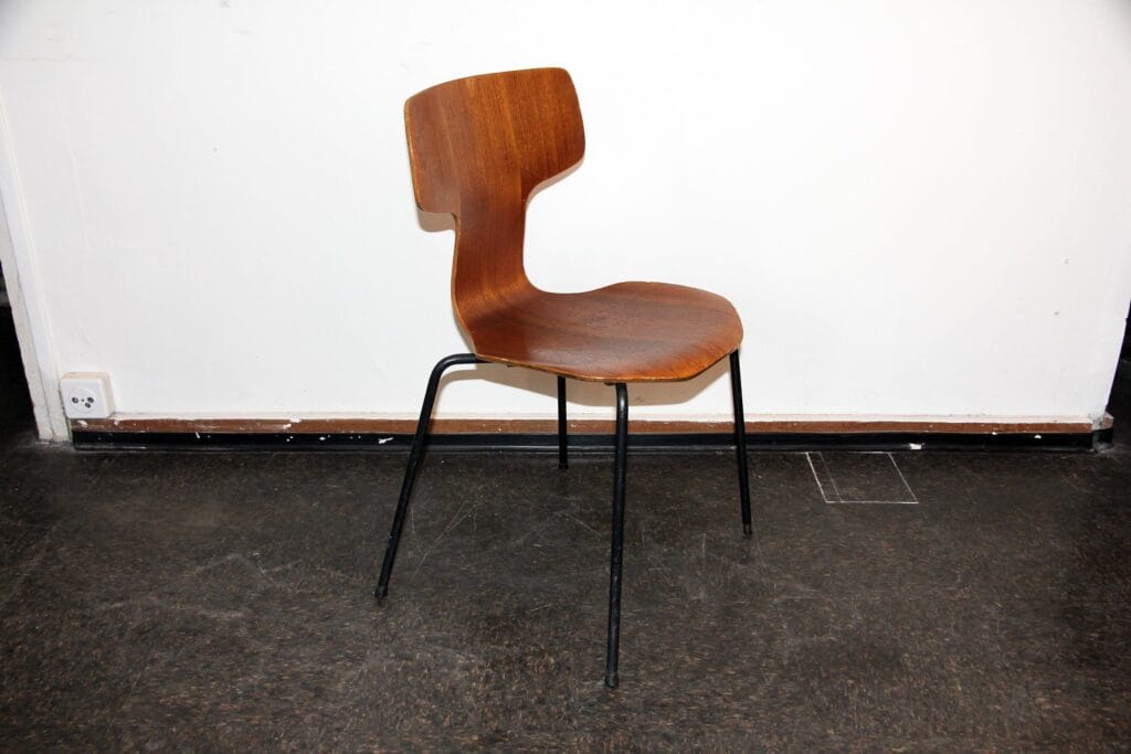 3103 Hammer Chair