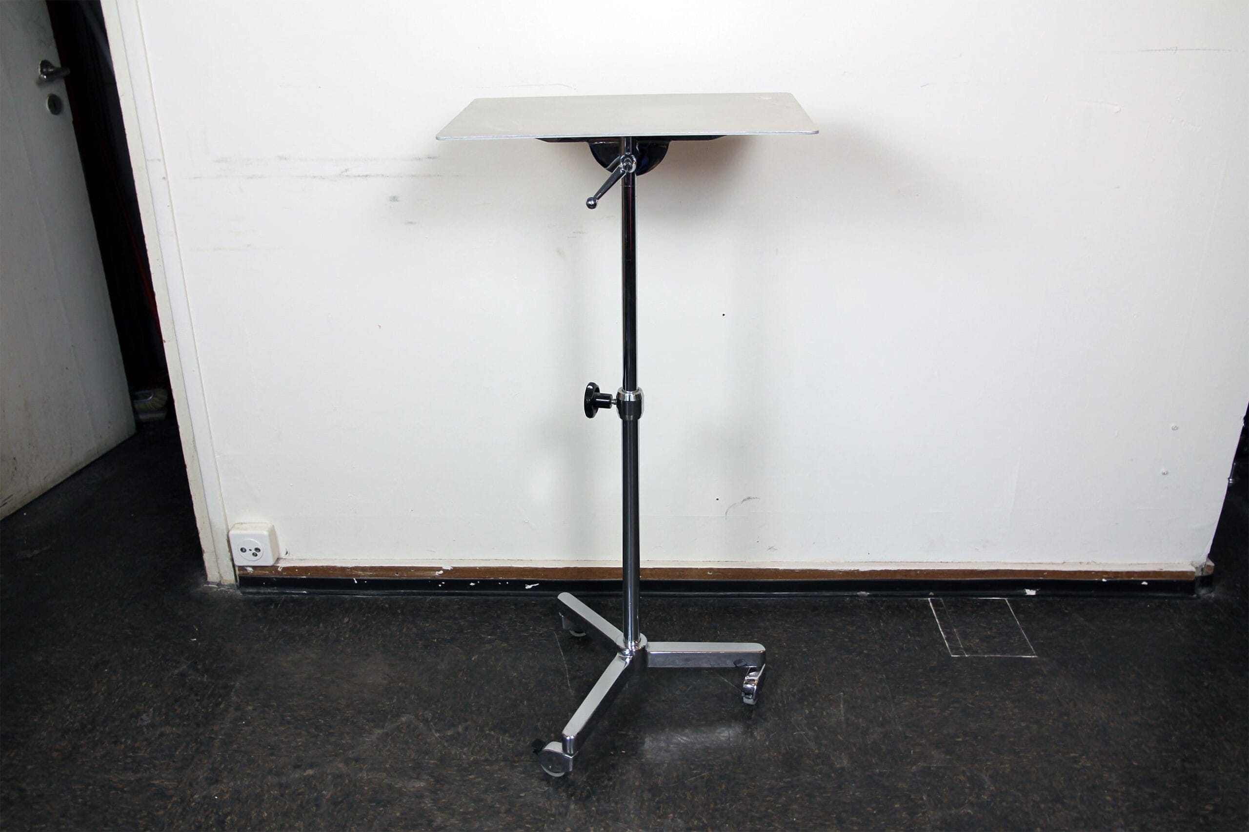 Beistelltisch auf Rollen