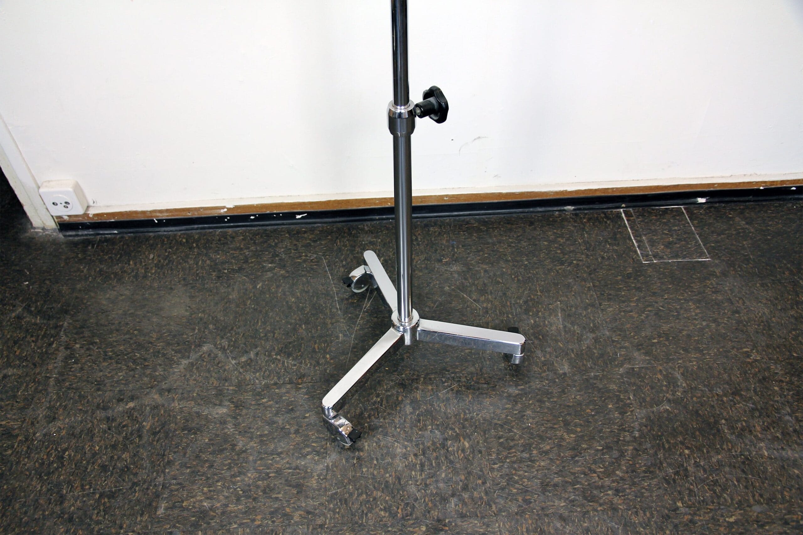 Beistelltisch auf Rollen