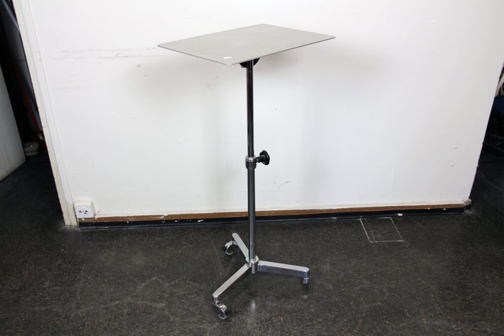Side table on castors