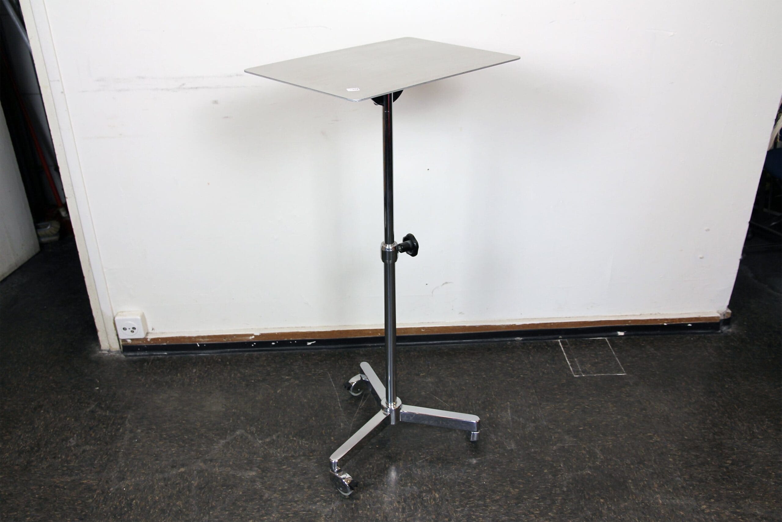 Beistelltisch auf Rollen