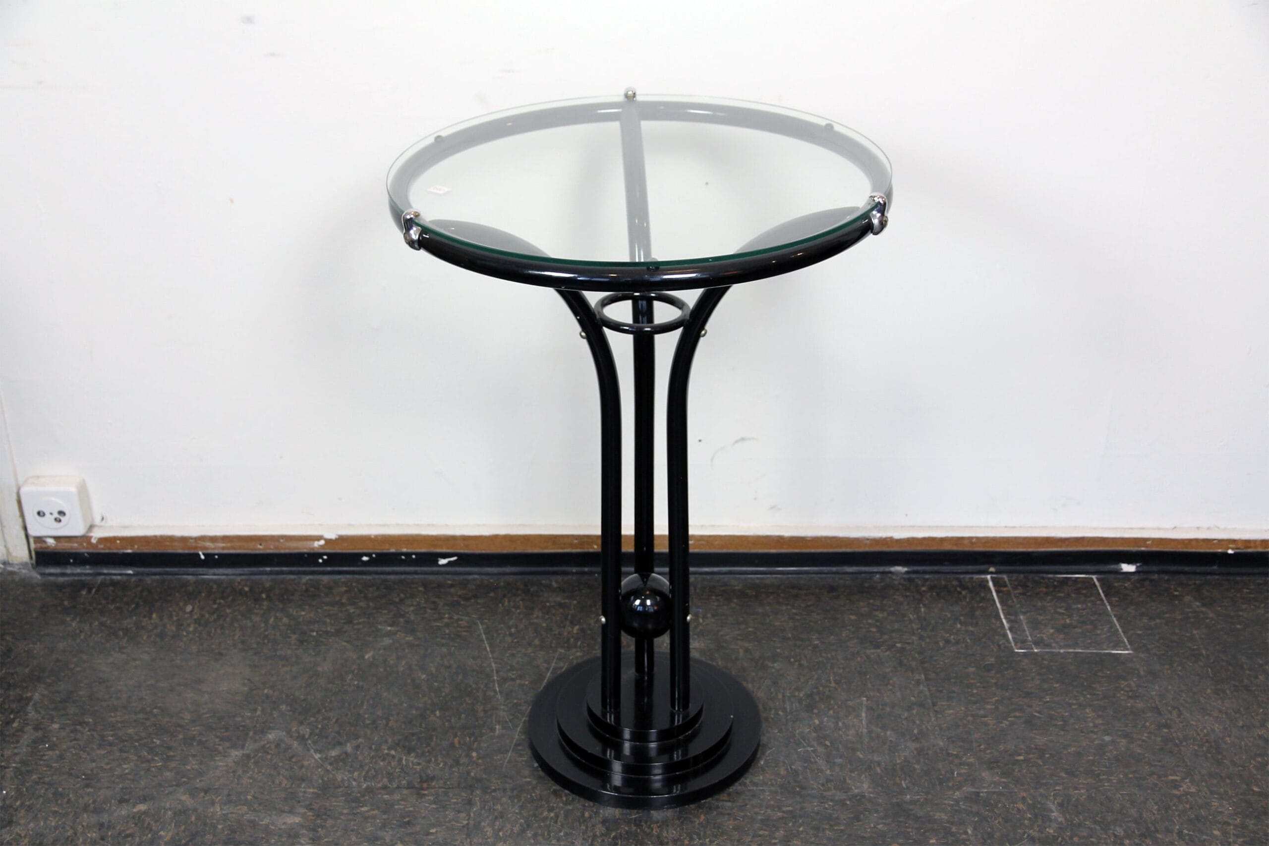 Round bistro table