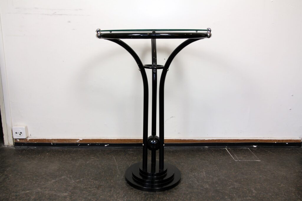 Round bistro table