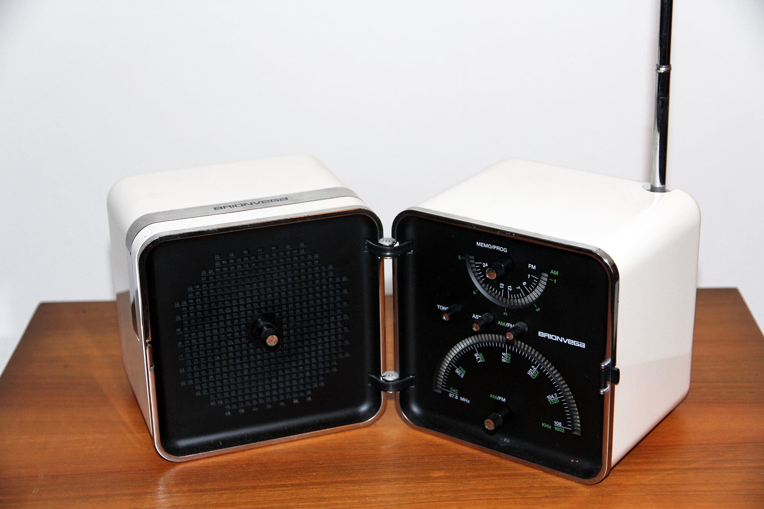 Radio Cubo TS522 AM/FM – Marco Zanuso