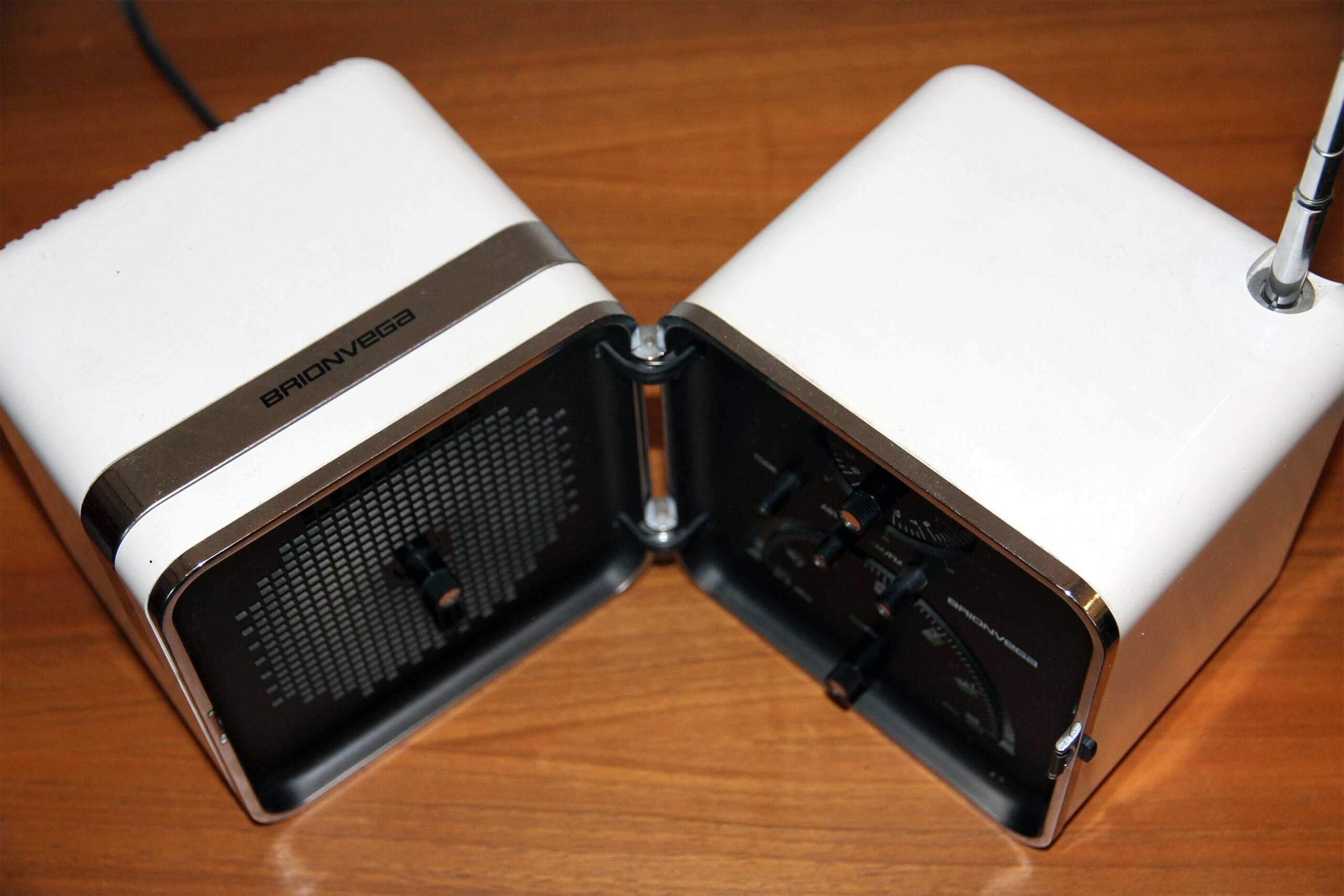 Radio Cubo TS522 AM/FM – Marco Zanuso