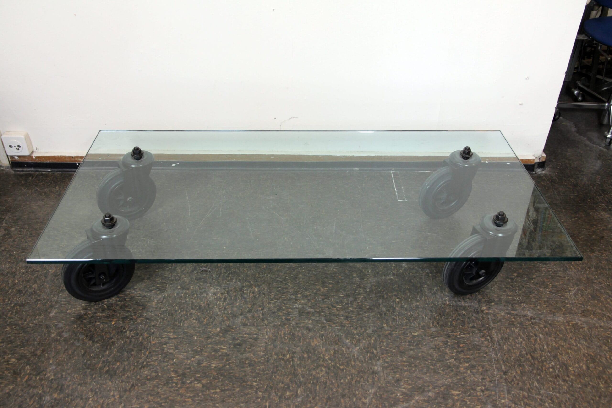 Couchtisch auf Rollen „Tavolo con ruote“ – Gae Aulenti