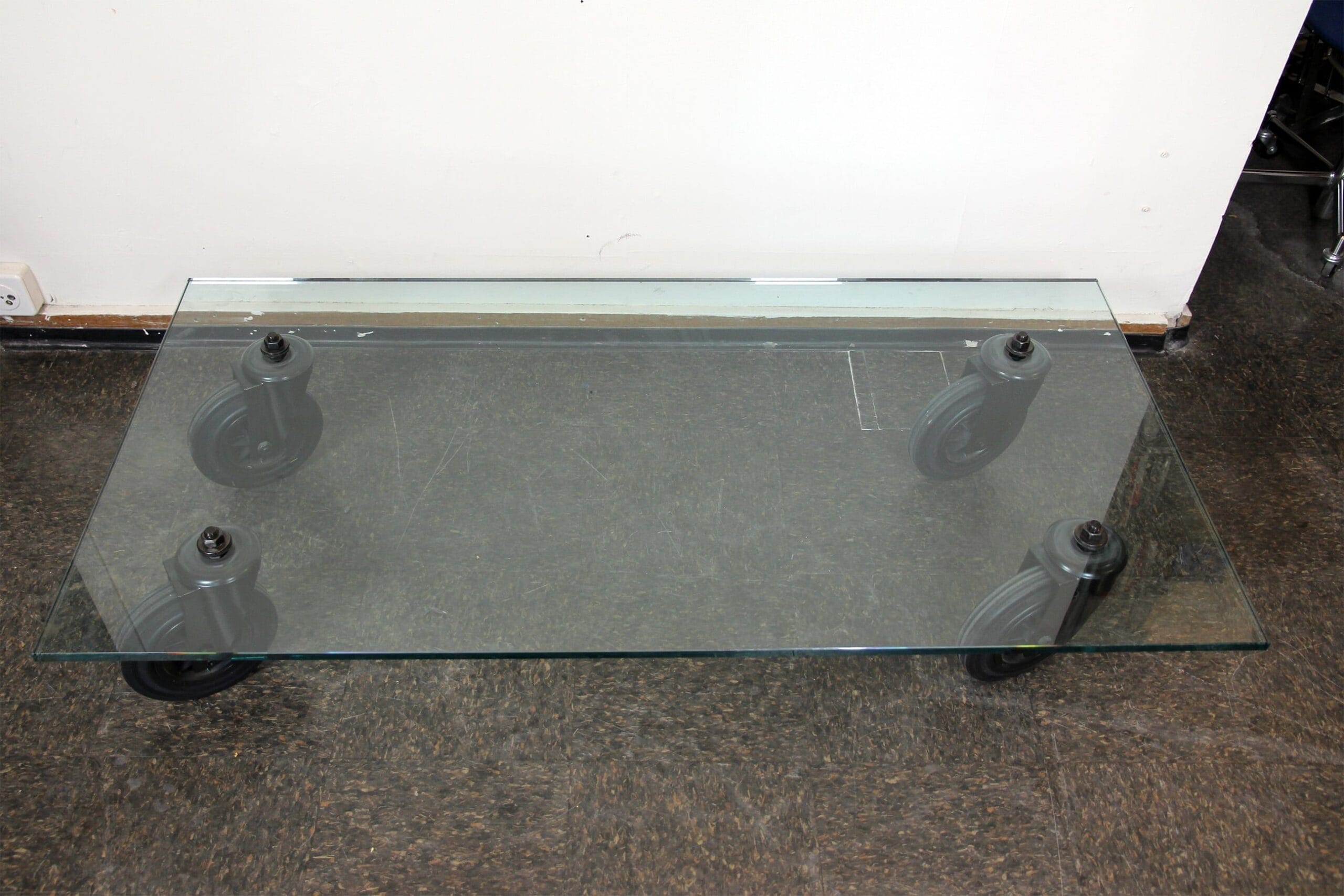 Couchtisch auf Rollen „Tavolo con ruote“ – Gae Aulenti