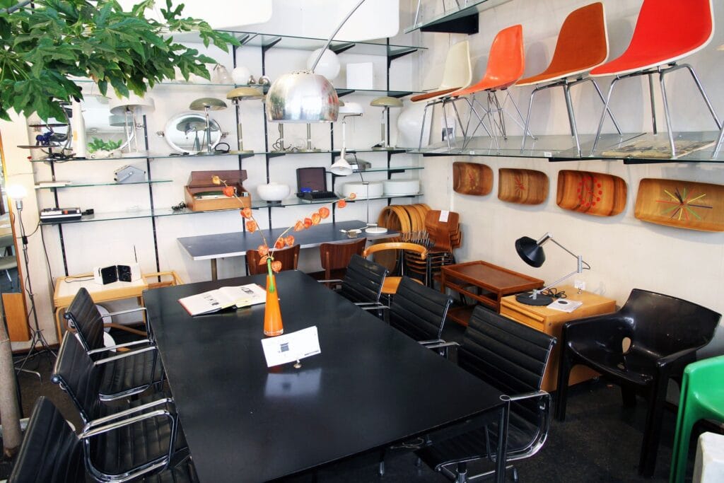 hannibal shop interior armchairs, chairs and usm table, flors arcos