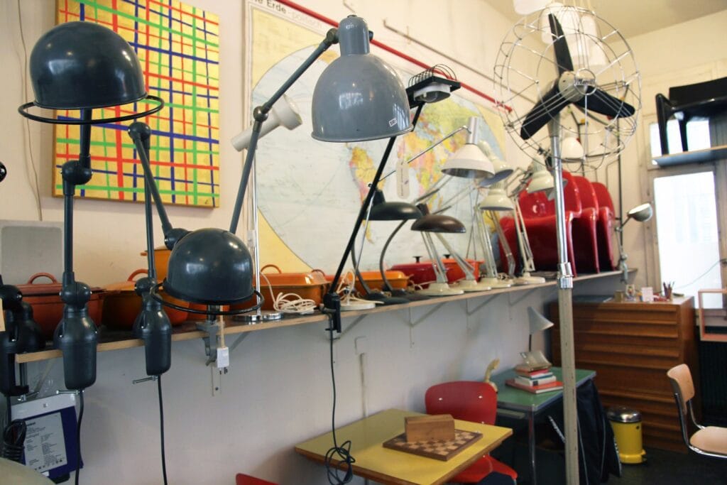 hannibal shop interior lamps and pots