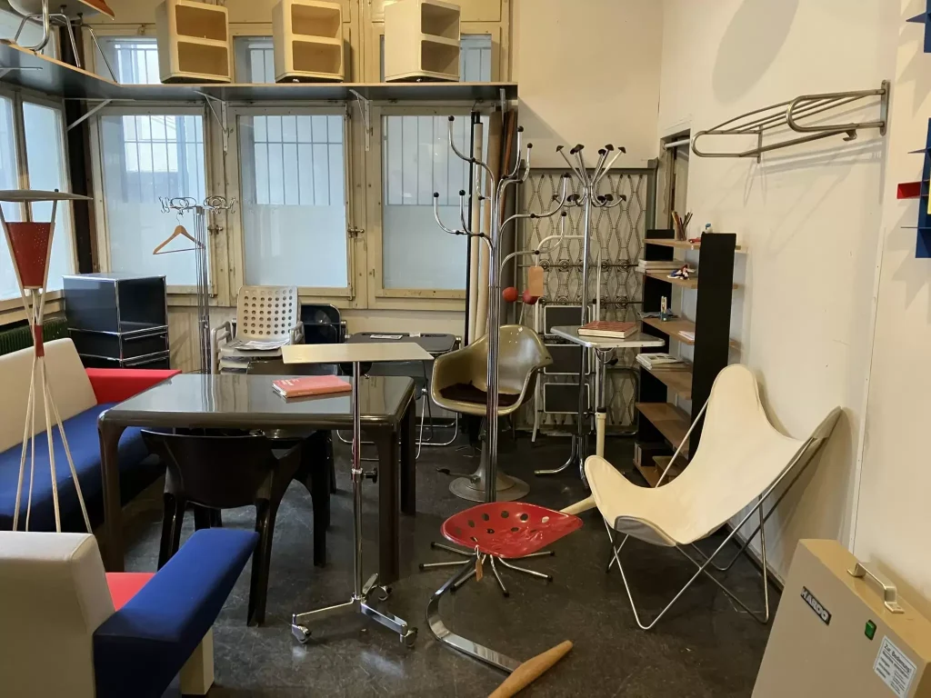 hannibal shop interior chairs and tables