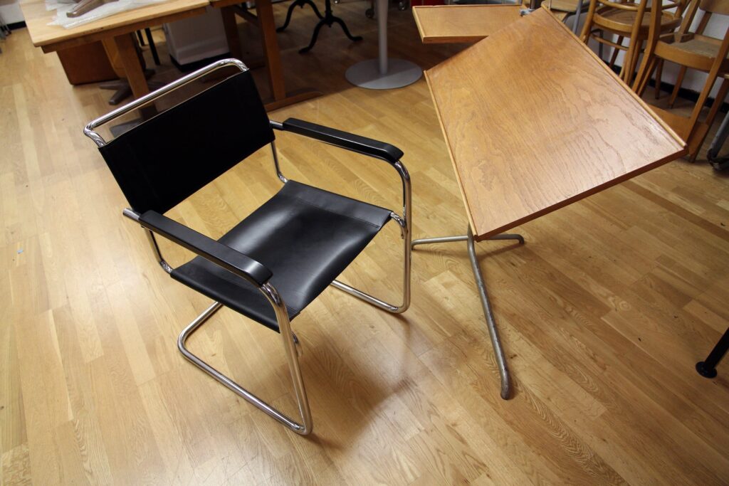 S 34 Freischwinger Stuhl