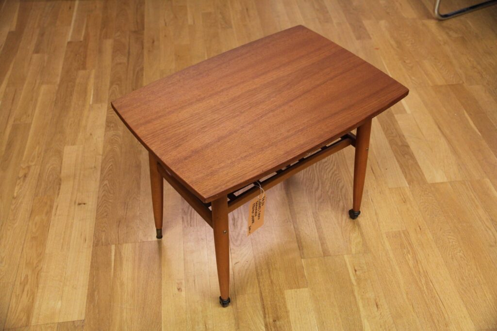 Teak Beistelltisch