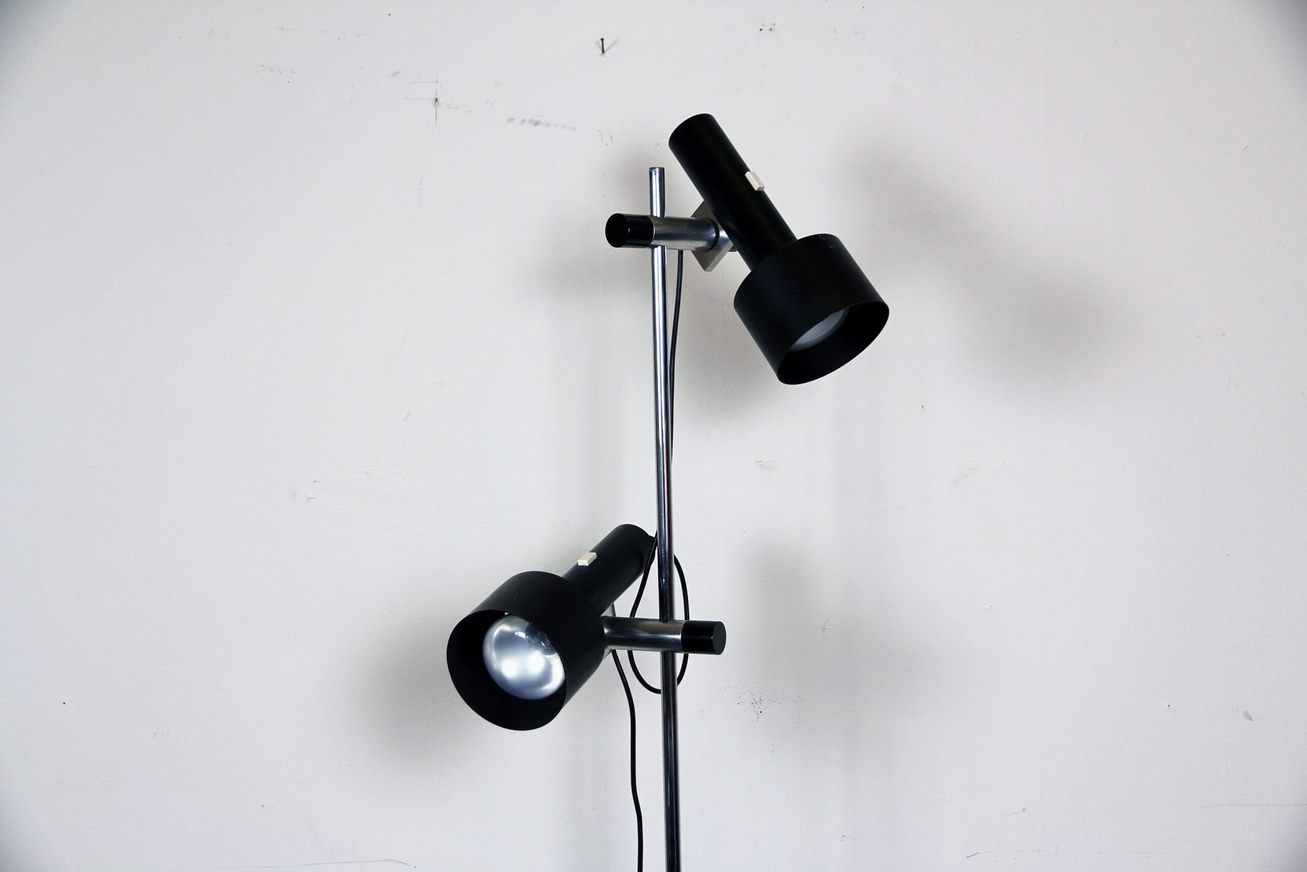 Stand lamp with 2 spots