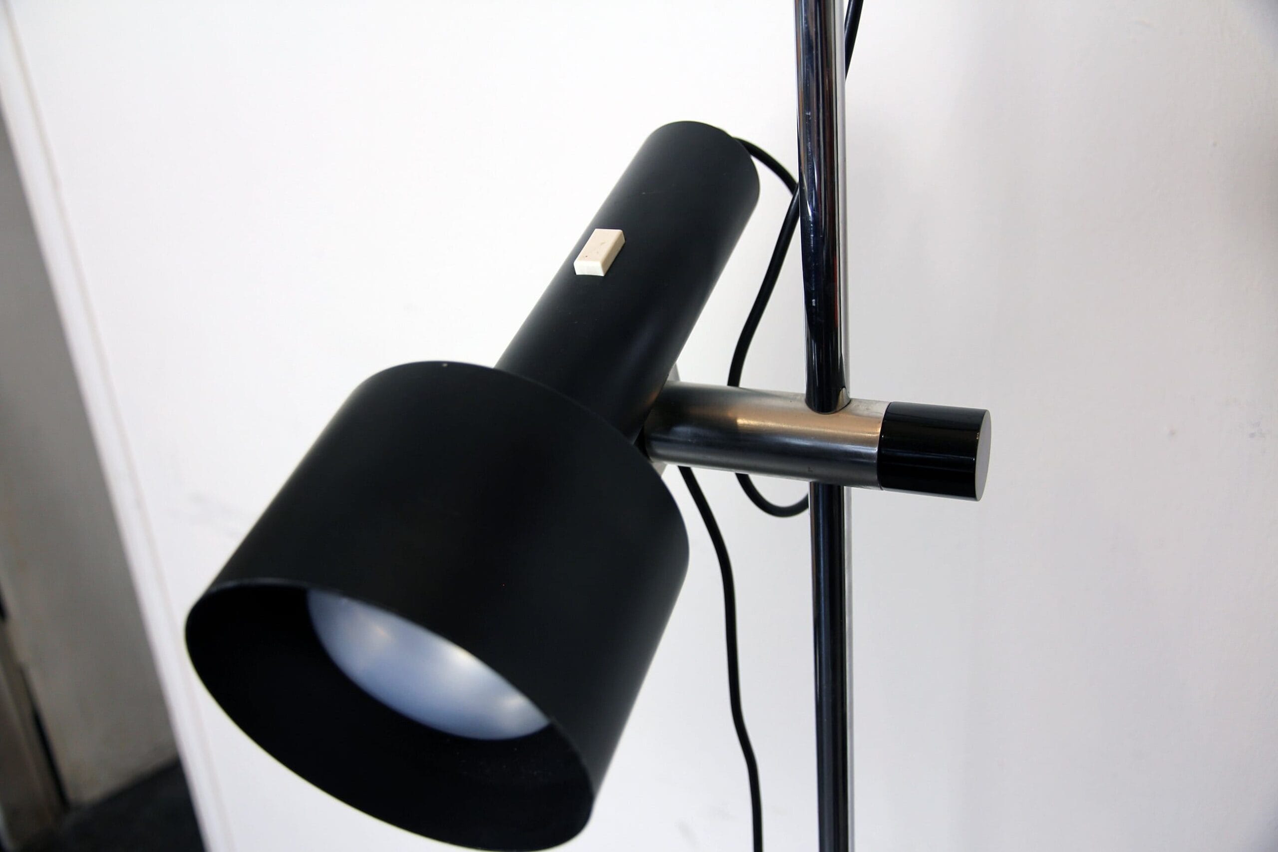 Stand lamp with 2 spots