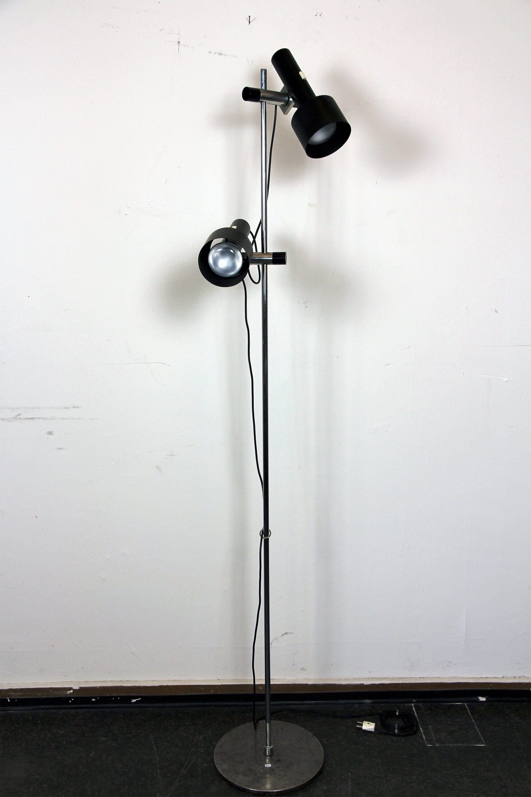 Stand lamp with 2 spots