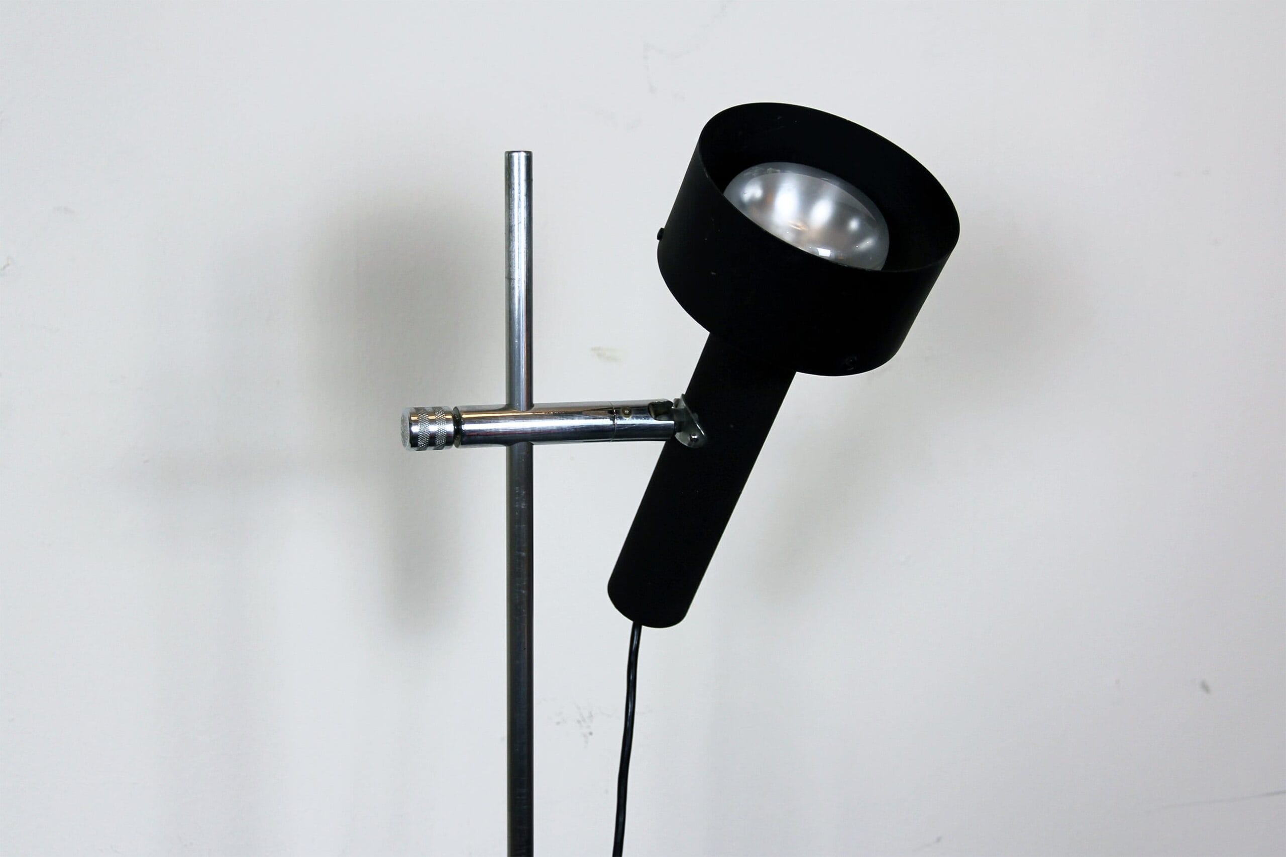 Ständerlampe mit einem Spot – Edi Franz