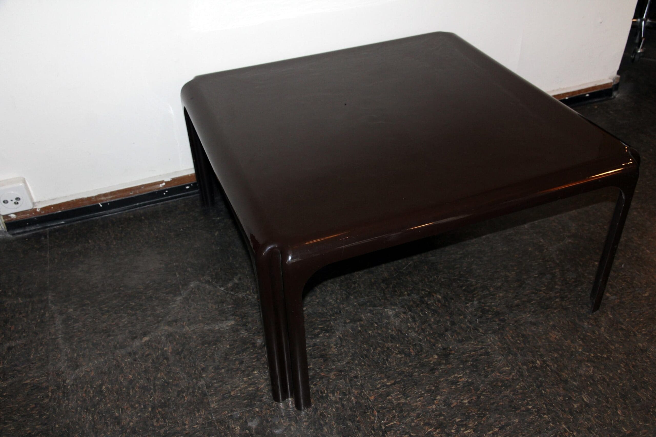 Arcadia 80 Table - Vico Magistretti