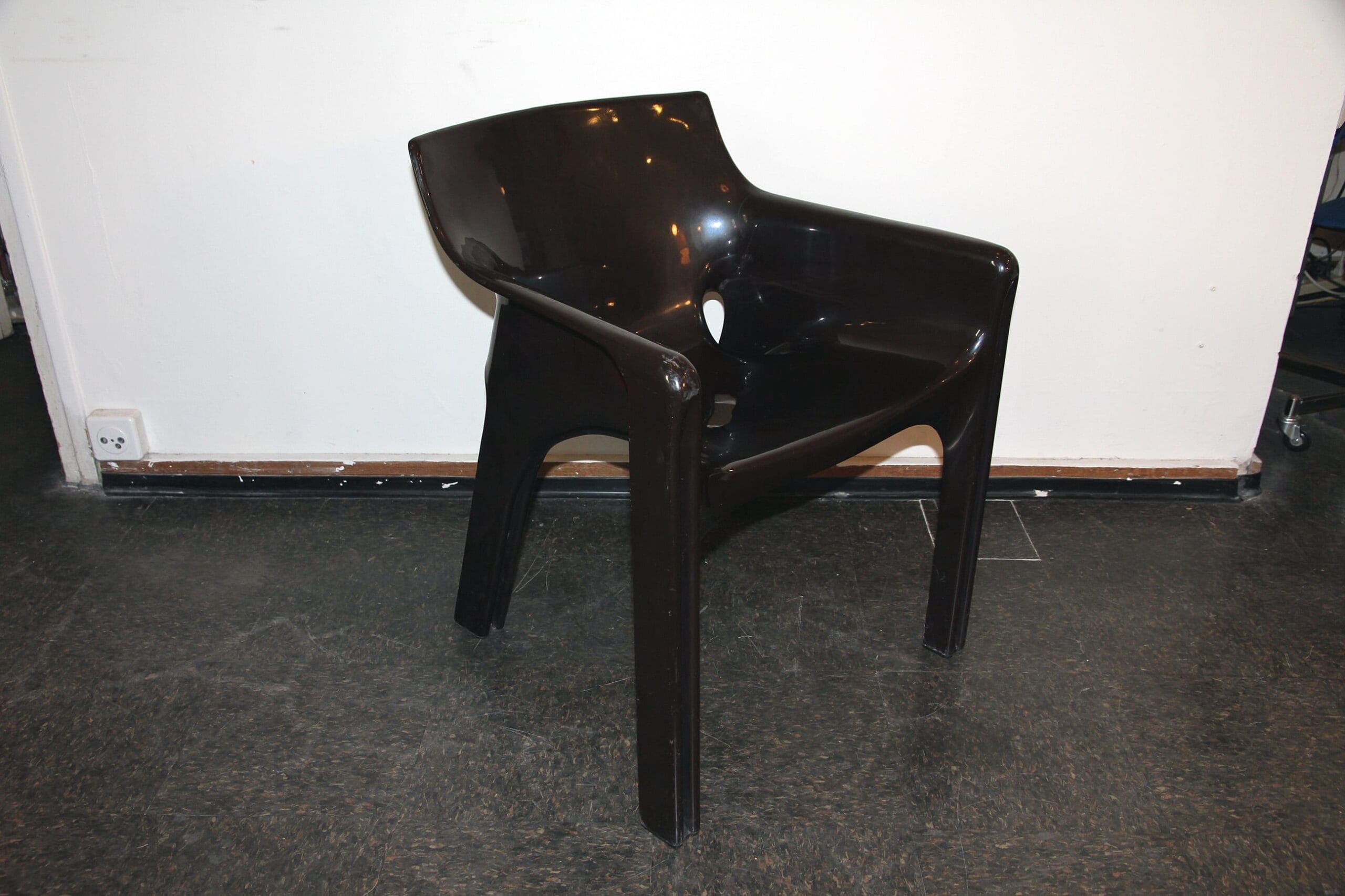 Gaudi Chair – Vico Magistretti