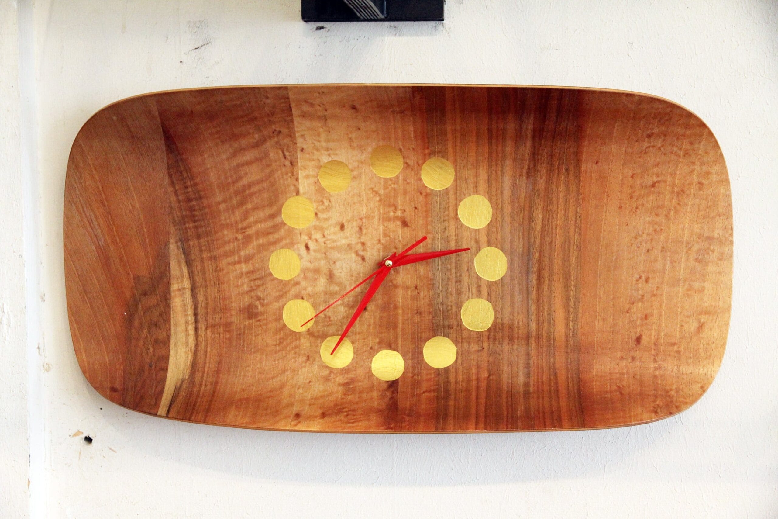 Wall clock baby scale