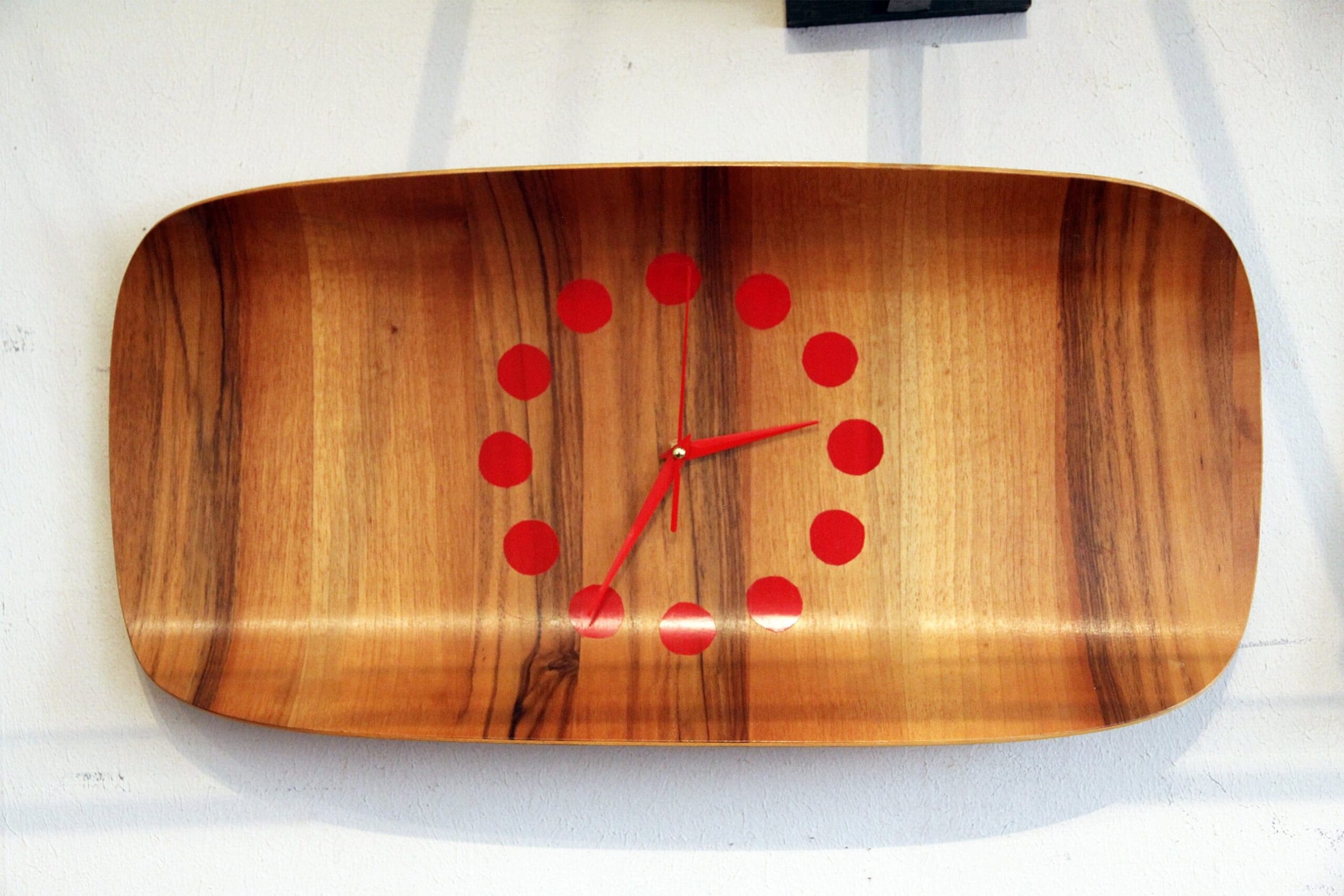 Wall clock baby scale