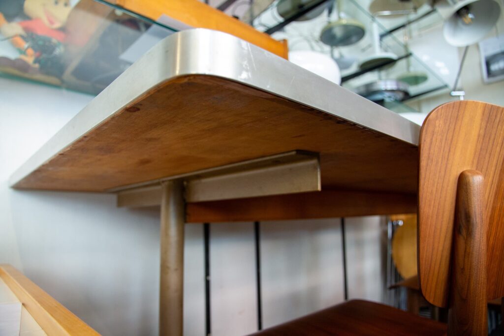 Table de travail robuste