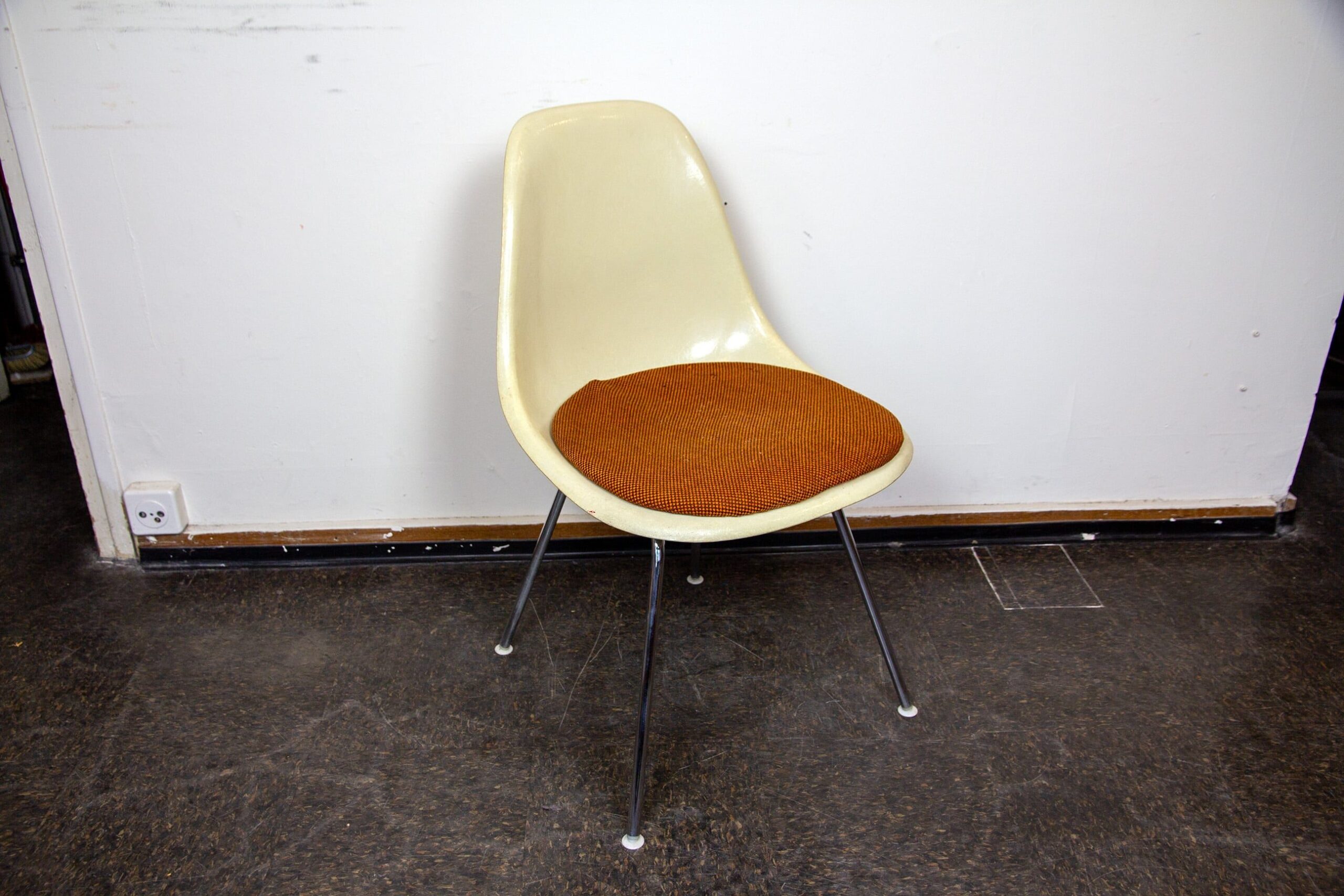 Eames Side Chair Fibreglass DSX Upholstered - Charles & Ray Eames