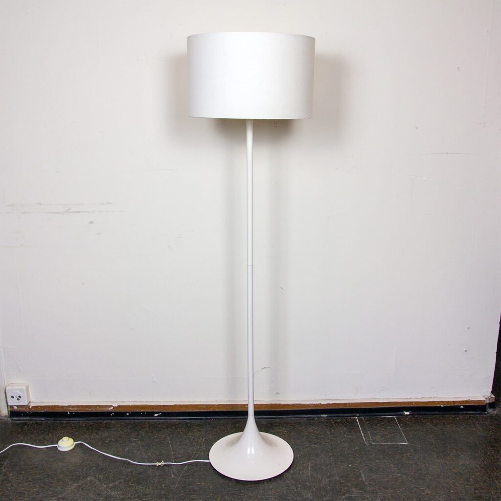 Lampadaire blanc