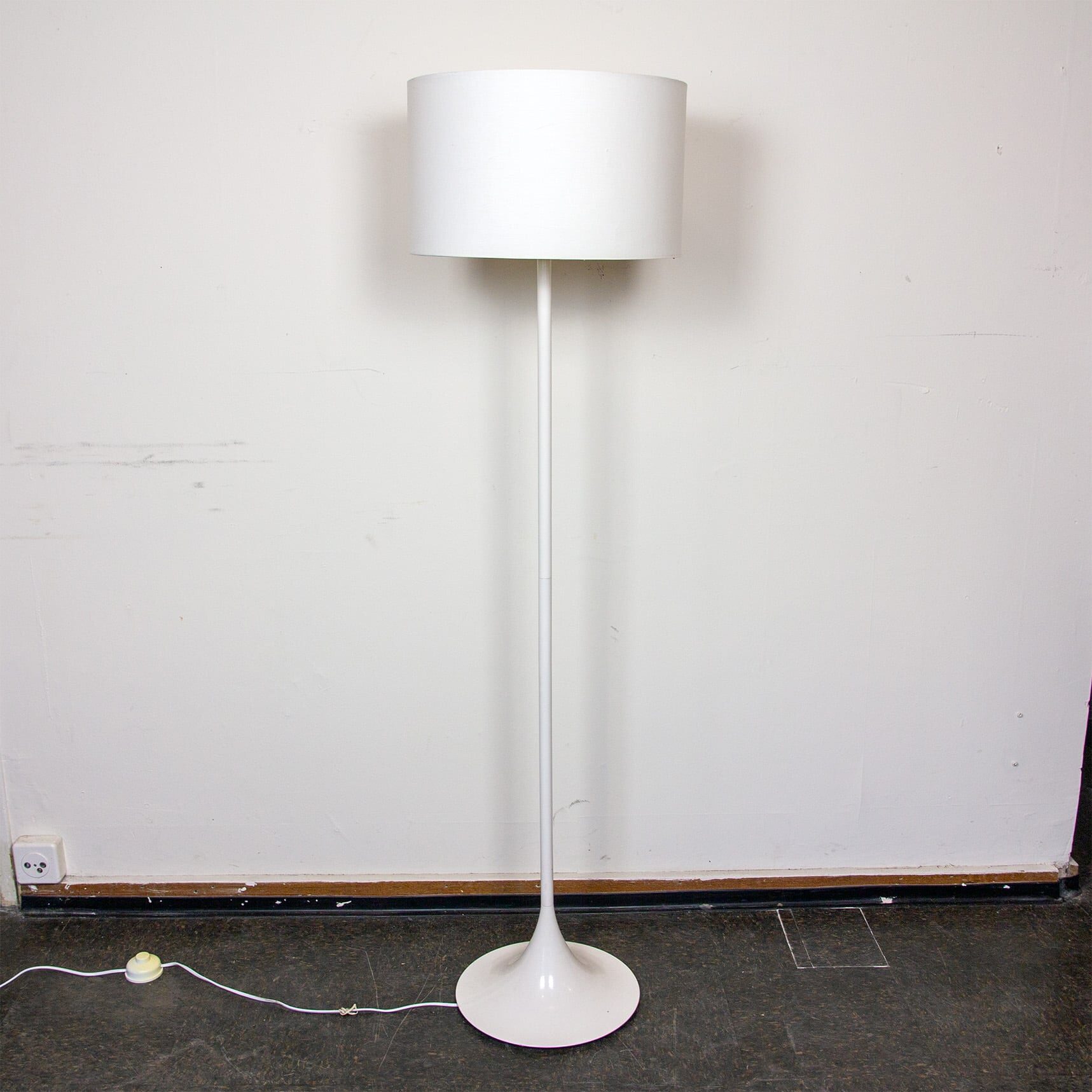 Lampadaire blanc