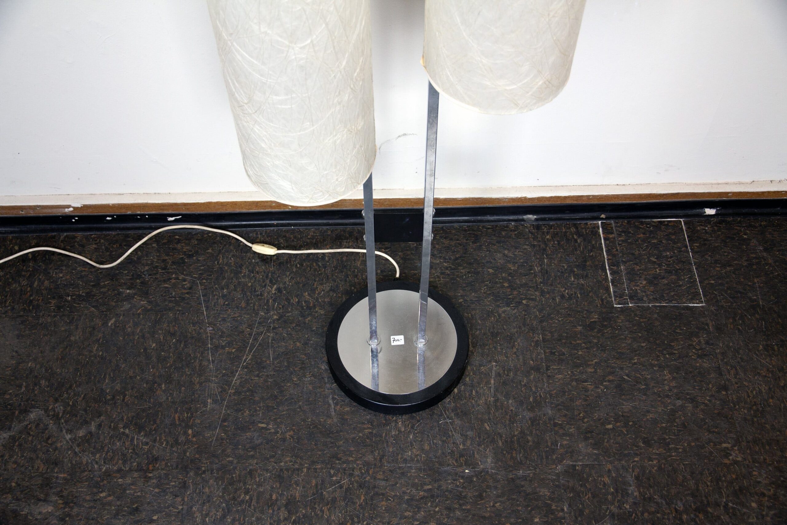 Lampadaire en papier et métal