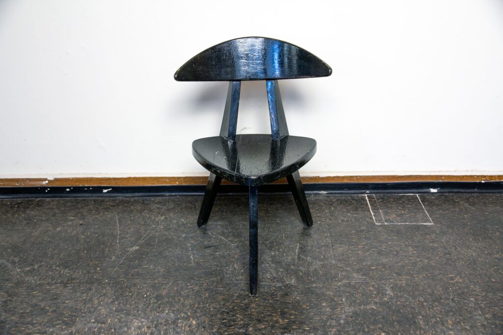 Tripod children's chair