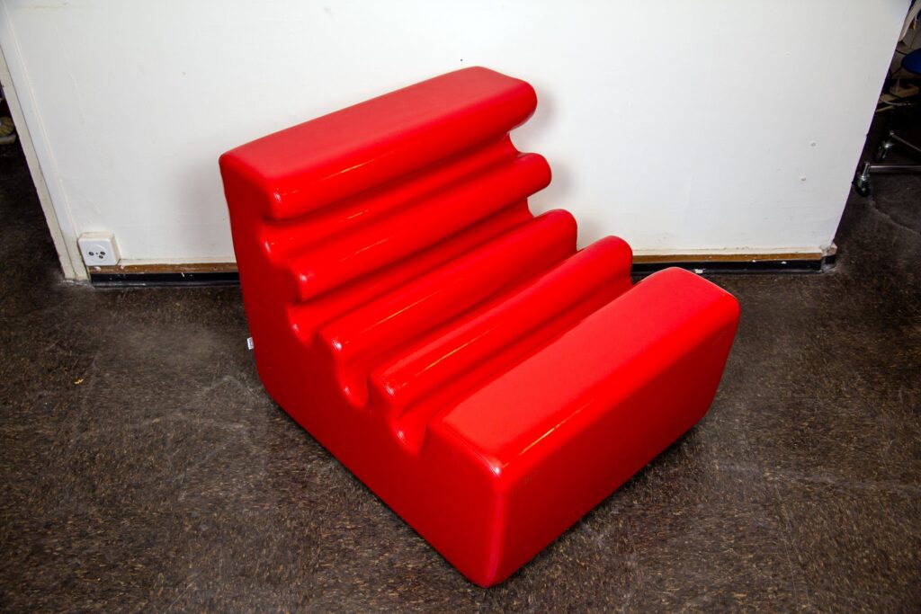 Red Karelia lounge chair