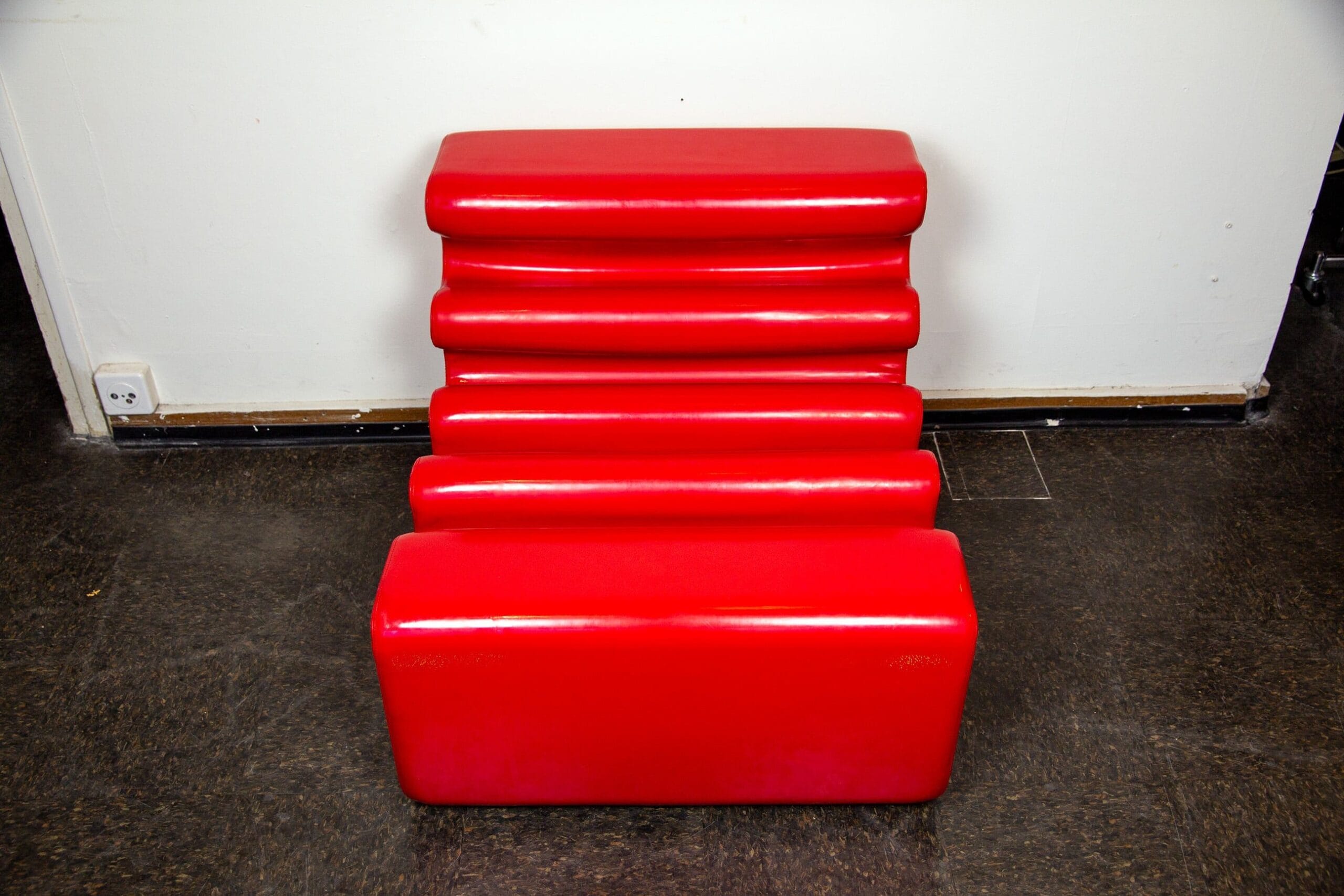 Red Karelia lounge chair - Liisi Beckmann