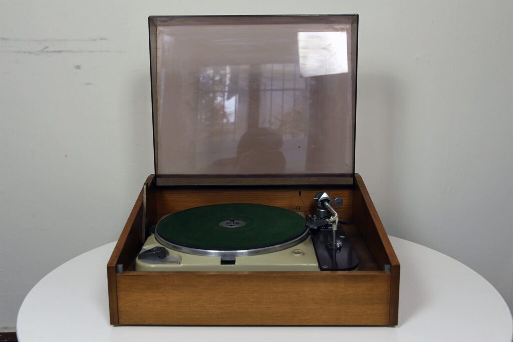Thorens TD 124 SME turntable