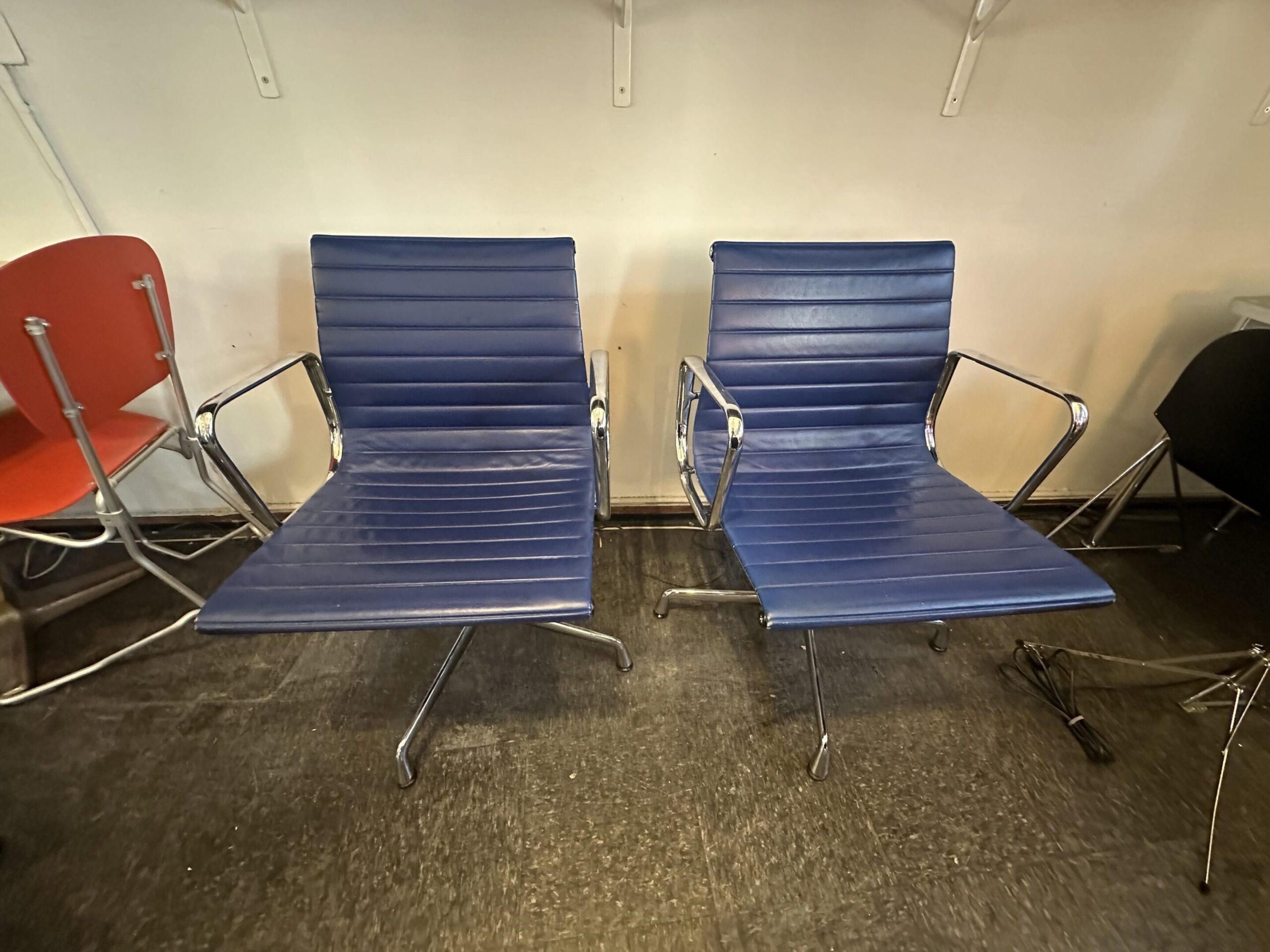 Aluminium Chair EA 108 - Charles & Ray Eames