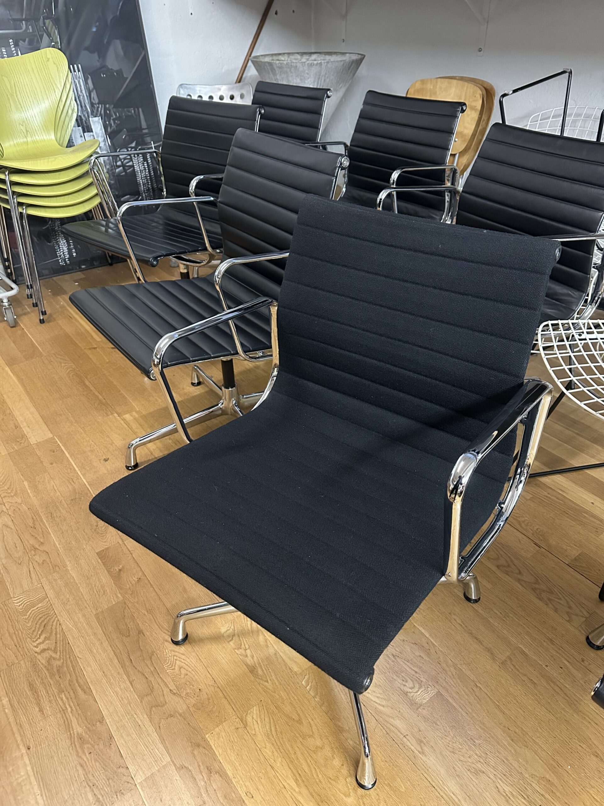 Aluminium Chair EA 108 - Charles & Ray Eames