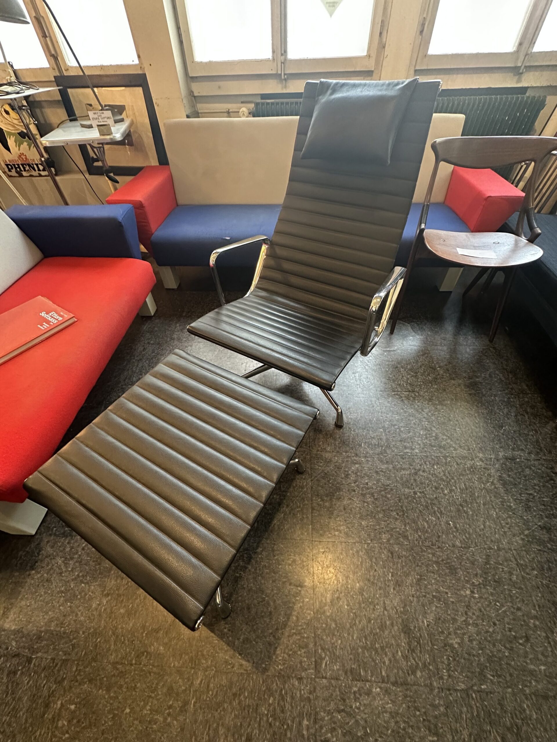 Fauteuil pivotant EA 124 - Charles & Ray Eames