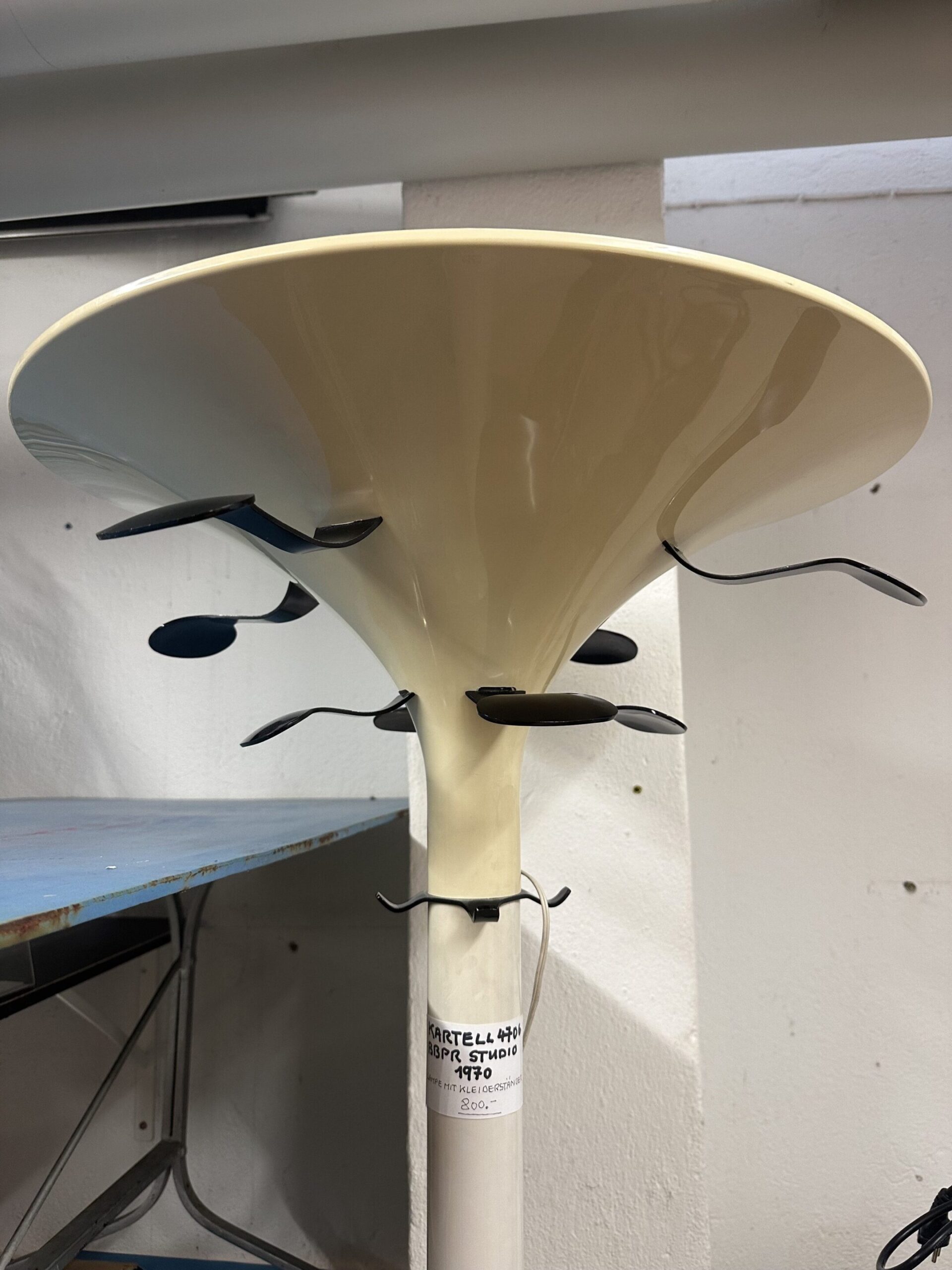 Model 4706 Coat rack with lamp – Studio BBPR